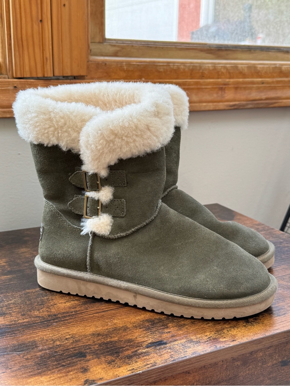 Koolaburra by UGG Sulana Short Olive Suede Boots 7